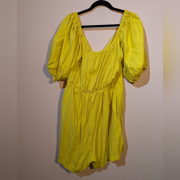 Plus size yellow romper - Picture 2 of 3